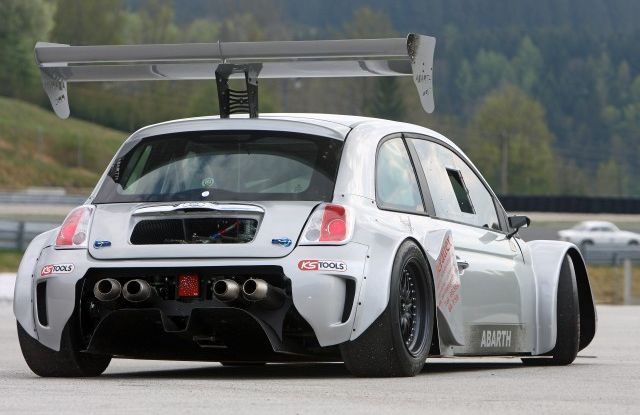 Fiat 500 con motore V8 da 400 CV - Foto 4 di 6