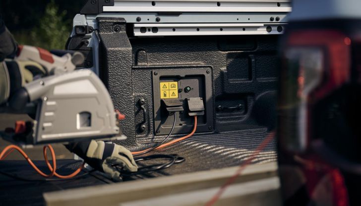 Ford Ranger Plug-In Hybrid: caratteristiche, design, abitacolo, motore, autonomia e disponibilità - Foto 10 di 12