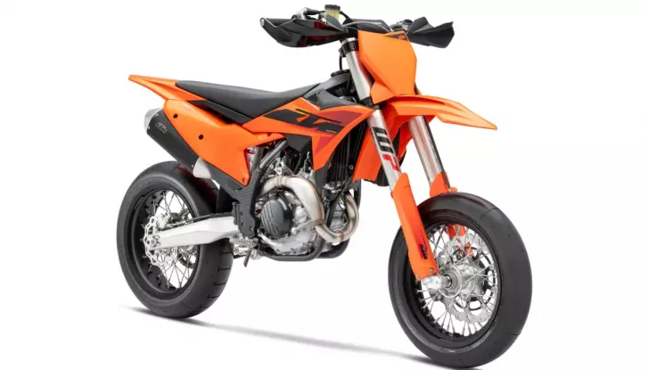 KTM presenta la nuova 450 SMR 2025 - Foto 4 di 8