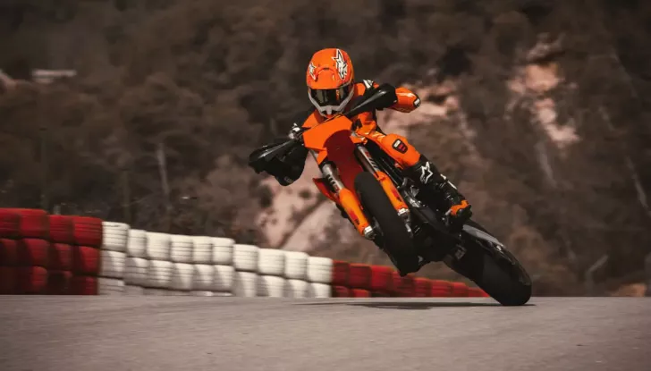 KTM presenta la nuova 450 SMR 2025 - Foto 5 di 8