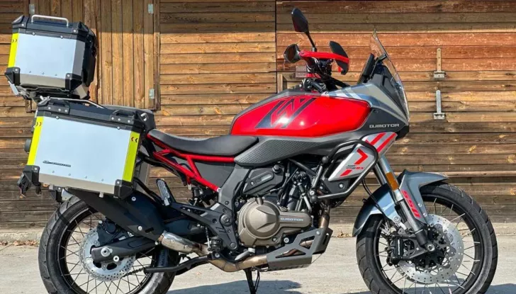 QJ Motor SRT 550 SX: l’adventure di media cilindrata made in Cina - Foto 10 di 13