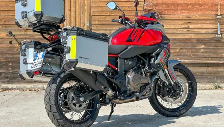 QJ Motor SRT 550 SX: l’adventure di media cilindrata made in Cina - Foto 11 di 13