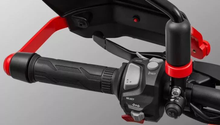 QJ Motor SRT 550 SX: l’adventure di media cilindrata made in Cina - Foto 12 di 13