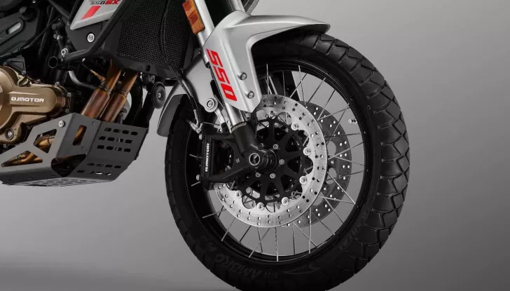 QJ Motor SRT 550 SX: l’adventure di media cilindrata made in Cina - Foto 13 di 13