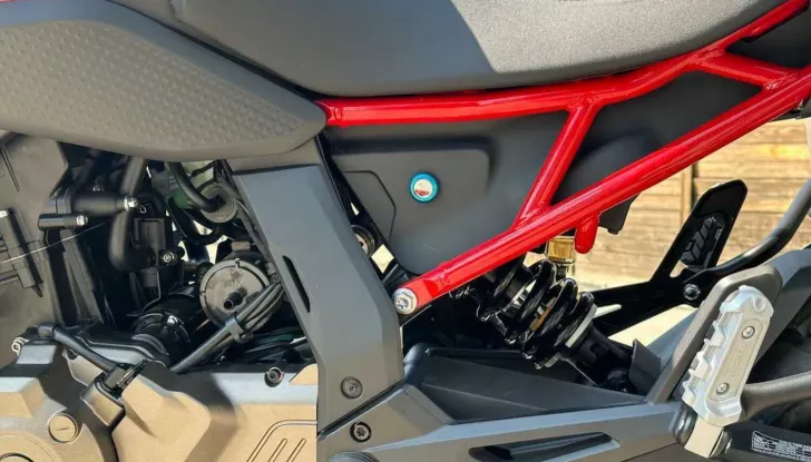 QJ Motor SRT 550 SX: l’adventure di media cilindrata made in Cina - Foto 5 di 13