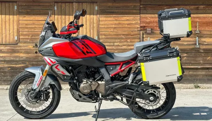 QJ Motor SRT 550 SX: l’adventure di media cilindrata made in Cina - Foto 6 di 13
