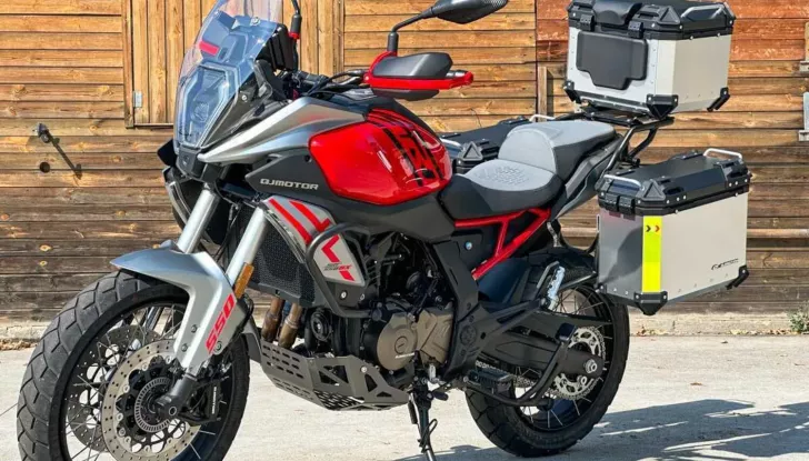 QJ Motor SRT 550 SX: l’adventure di media cilindrata made in Cina - Foto 7 di 13