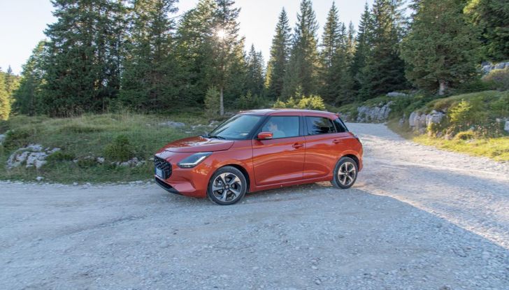 Nuova Suzuki Swift Hybrid 4×4 AllGrip: caratteristiche, design, abitacolo, motore e prezzo - Foto 86 di 122