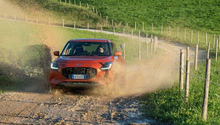 Nuova Suzuki Swift Hybrid 4×4 AllGrip: caratteristiche, design, abitacolo, motore e prezzo - Foto 102 di 122