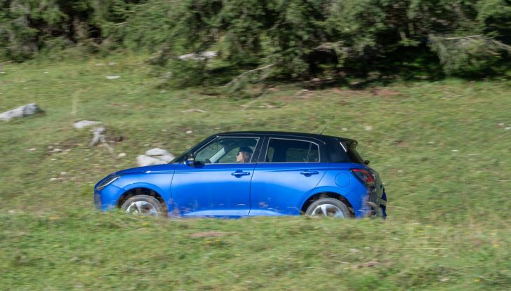 Nuova Suzuki Swift Hybrid 4×4 AllGrip: caratteristiche, design, abitacolo, motore e prezzo - Foto 62 di 122