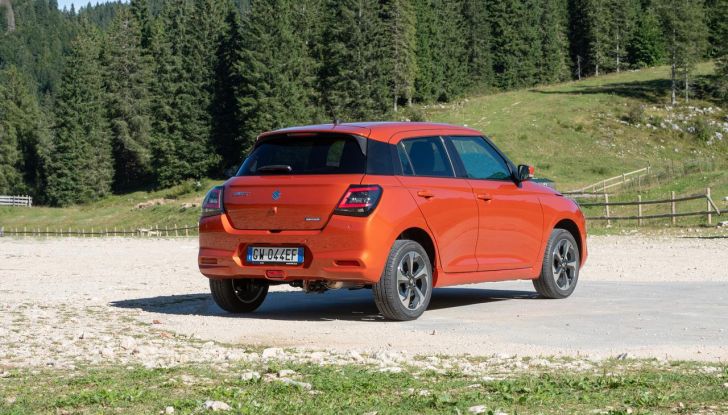 Nuova Suzuki Swift Hybrid 4×4 AllGrip: caratteristiche, design, abitacolo, motore e prezzo - Foto 20 di 122