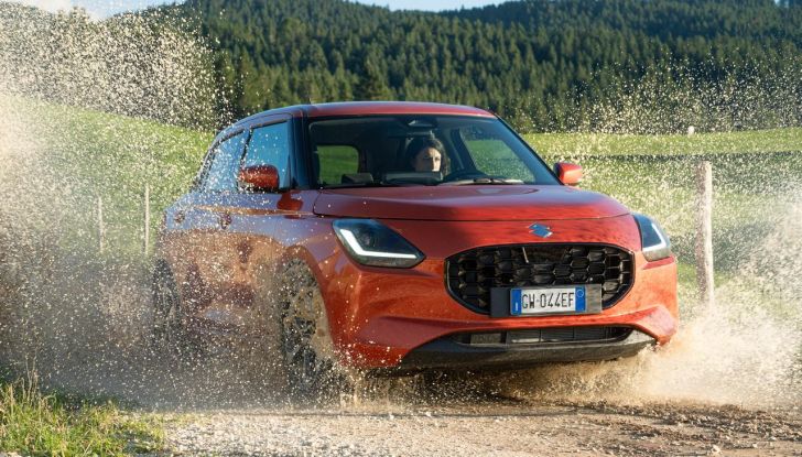 Nuova Suzuki Swift Hybrid 4×4 AllGrip: caratteristiche, design, abitacolo, motore e prezzo - Foto 101 di 122