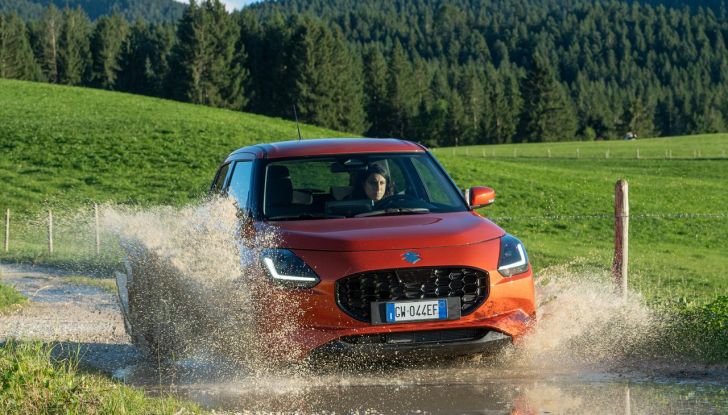 Nuova Suzuki Swift Hybrid 4×4 AllGrip: caratteristiche, design, abitacolo, motore e prezzo - Foto 100 di 122