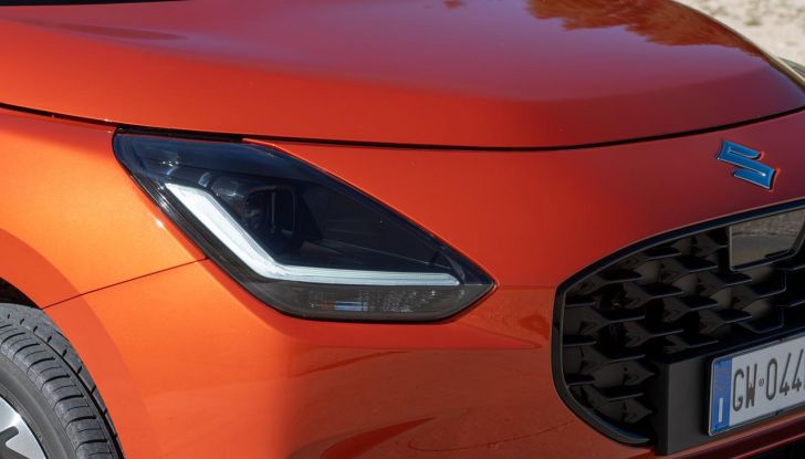 Nuova Suzuki Swift Hybrid 4×4 AllGrip: caratteristiche, design, abitacolo, motore e prezzo - Foto 33 di 122