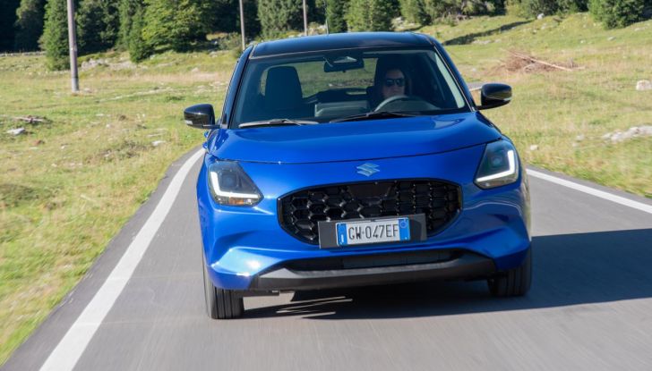 Nuova Suzuki Swift Hybrid 4×4 AllGrip: caratteristiche, design, abitacolo, motore e prezzo - Foto 43 di 122