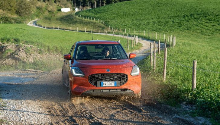 Nuova Suzuki Swift Hybrid 4×4 AllGrip: caratteristiche, design, abitacolo, motore e prezzo - Foto 103 di 122