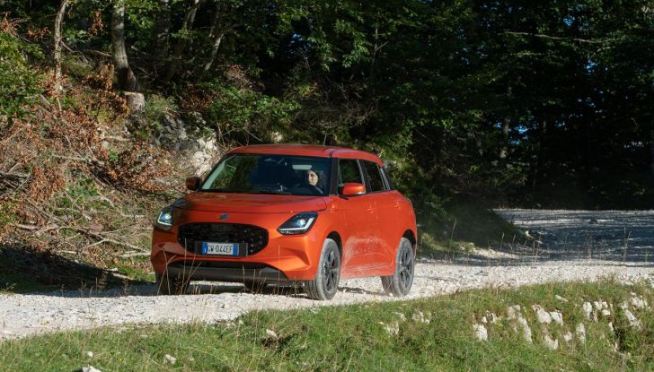 Nuova Suzuki Swift Hybrid 4×4 AllGrip: caratteristiche, design, abitacolo, motore e prezzo - Foto 98 di 122