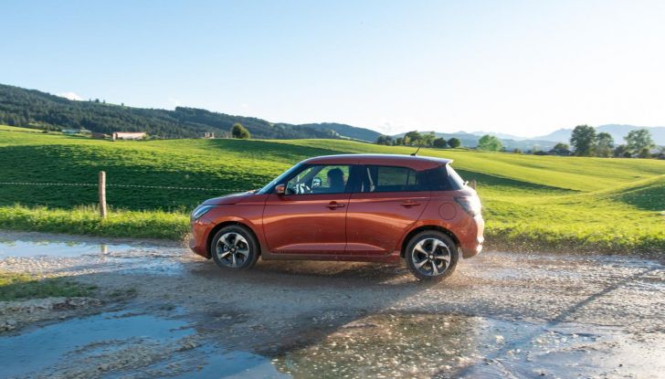 Nuova Suzuki Swift Hybrid 4×4 AllGrip: caratteristiche, design, abitacolo, motore e prezzo - Foto 90 di 122