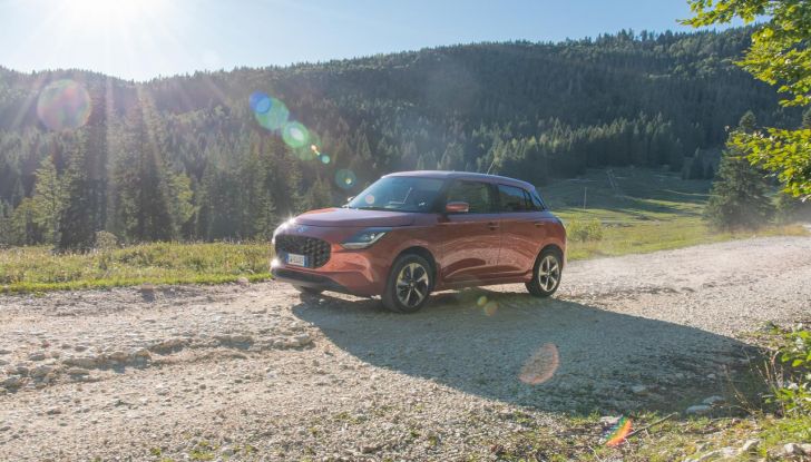 Nuova Suzuki Swift Hybrid 4×4 AllGrip: caratteristiche, design, abitacolo, motore e prezzo - Foto 89 di 122