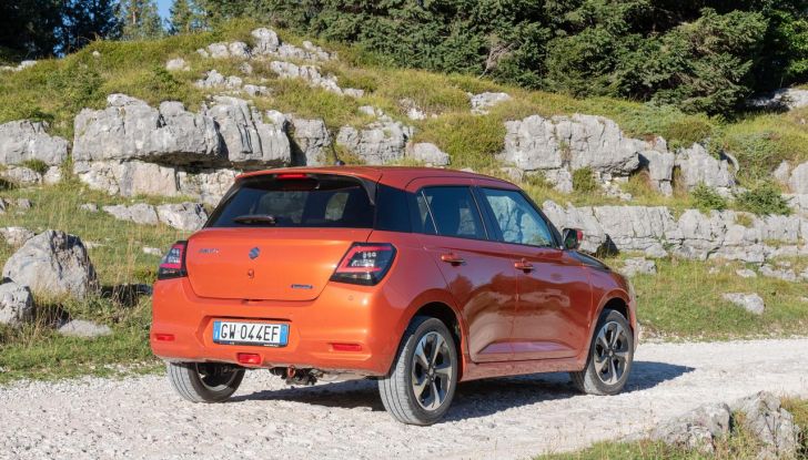 Nuova Suzuki Swift Hybrid 4×4 AllGrip: caratteristiche, design, abitacolo, motore e prezzo - Foto 84 di 122