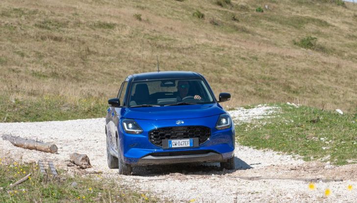 Nuova Suzuki Swift Hybrid 4×4 AllGrip: caratteristiche, design, abitacolo, motore e prezzo - Foto 109 di 122