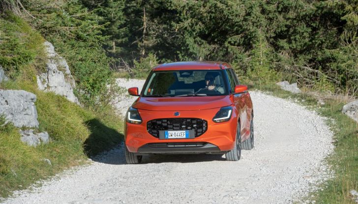 Nuova Suzuki Swift Hybrid 4×4 AllGrip: caratteristiche, design, abitacolo, motore e prezzo - Foto 96 di 122