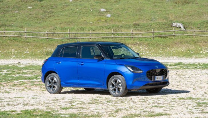 Nuova Suzuki Swift Hybrid 4×4 AllGrip: caratteristiche, design, abitacolo, motore e prezzo - Foto 10 di 122