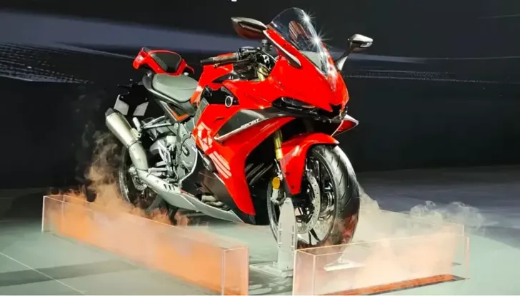 Voge RR 660 S: la nuova supersportiva a quattro cilindri dal prezzo competitivo - Foto 5 di 7