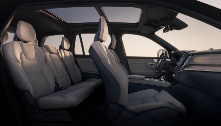 Volvo XC90 2025: caratteristiche, design, abitacolo, motori, versioni e disponibilità - Foto 32 di 36