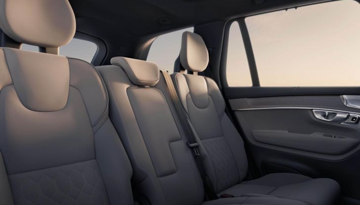Volvo XC90 2025: caratteristiche, design, abitacolo, motori, versioni e disponibilità - Foto 36 di 36
