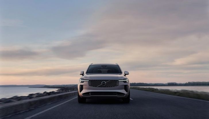 Volvo XC90 2025: caratteristiche, design, abitacolo, motori, versioni e disponibilità - Foto 18 di 36