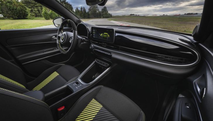 Nuova Abarth 600e: caratteristiche, design, abitacolo, motori, versioni, autonomia e prestazioni - Foto 62 di 131
