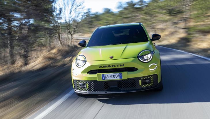 Nuova Abarth 600e: caratteristiche, design, abitacolo, motori, versioni, autonomia e prestazioni - Foto 99 di 131