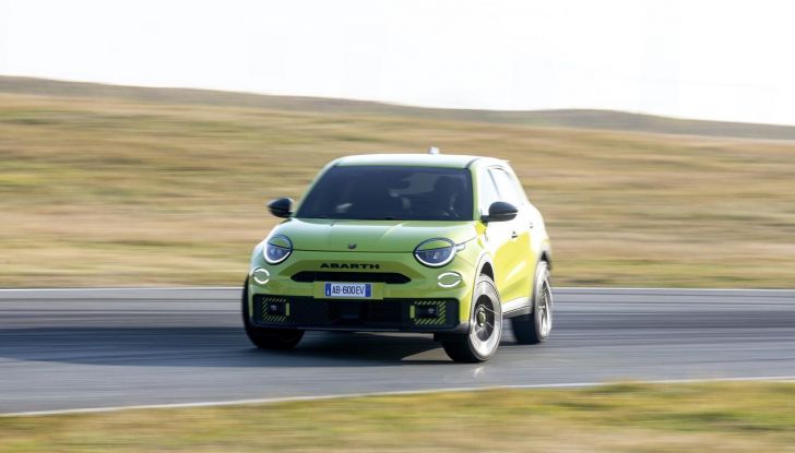 Nuova Abarth 600e: caratteristiche, design, abitacolo, motori, versioni, autonomia e prestazioni - Foto 94 di 131
