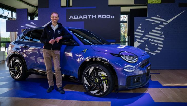 Nuova Abarth 600e: caratteristiche, design, abitacolo, motori, versioni, autonomia e prestazioni - Foto 125 di 131