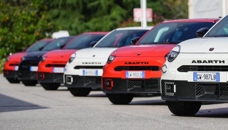 Nuova Abarth 600e: caratteristiche, design, abitacolo, motori, versioni, autonomia e prestazioni - Foto 8 di 131