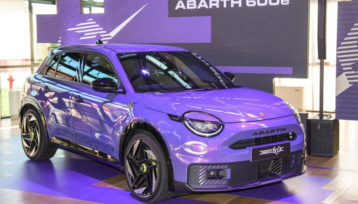 Nuova Abarth 600e: caratteristiche, design, abitacolo, motori, versioni, autonomia e prestazioni - Foto 9 di 131