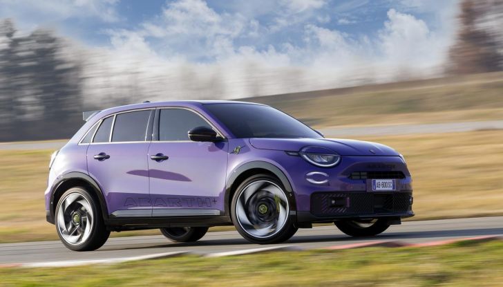Nuova Abarth 600e: caratteristiche, design, abitacolo, motori, versioni, autonomia e prestazioni - Foto 3 di 131