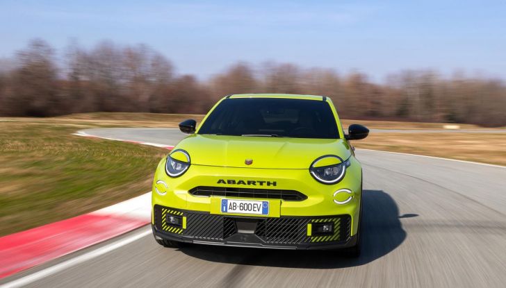Nuova Abarth 600e: caratteristiche, design, abitacolo, motori, versioni, autonomia e prestazioni - Foto 79 di 131