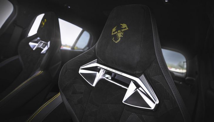 Nuova Abarth 600e: caratteristiche, design, abitacolo, motori, versioni, autonomia e prestazioni - Foto 22 di 131