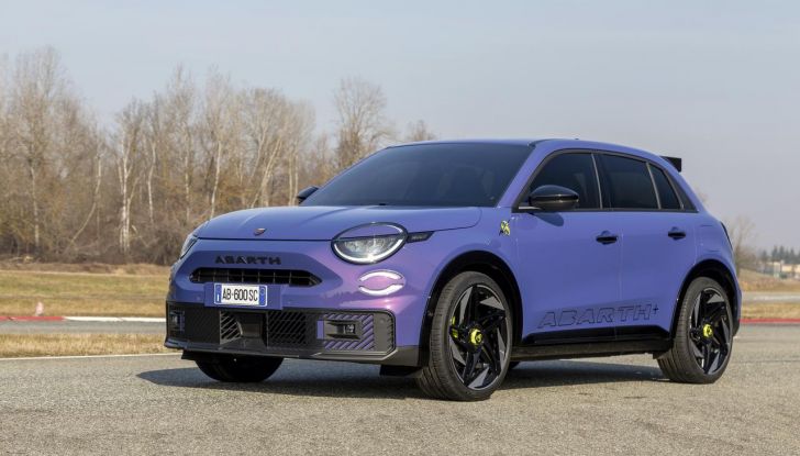 Nuova Abarth 600e: caratteristiche, design, abitacolo, motori, versioni, autonomia e prestazioni - Foto 48 di 131