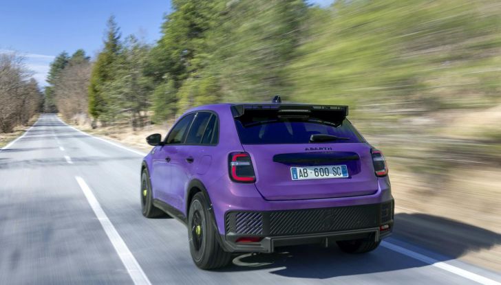 Nuova Abarth 600e: caratteristiche, design, abitacolo, motori, versioni, autonomia e prestazioni - Foto 4 di 131