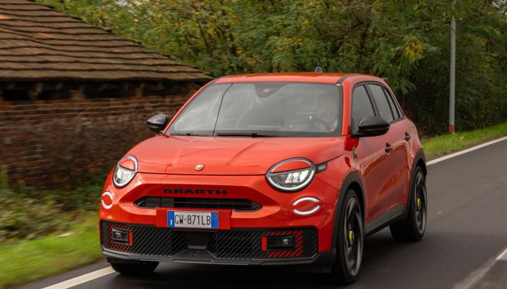 Nuova Abarth 600e: caratteristiche, design, abitacolo, motori, versioni, autonomia e prestazioni - Foto 52 di 131