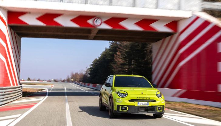 Nuova Abarth 600e: caratteristiche, design, abitacolo, motori, versioni, autonomia e prestazioni - Foto 81 di 131