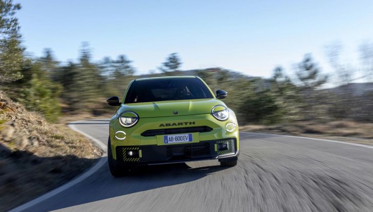 Nuova Abarth 600e: caratteristiche, design, abitacolo, motori, versioni, autonomia e prestazioni - Foto 96 di 131