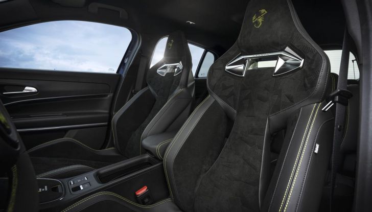 Nuova Abarth 600e: caratteristiche, design, abitacolo, motori, versioni, autonomia e prestazioni - Foto 20 di 131