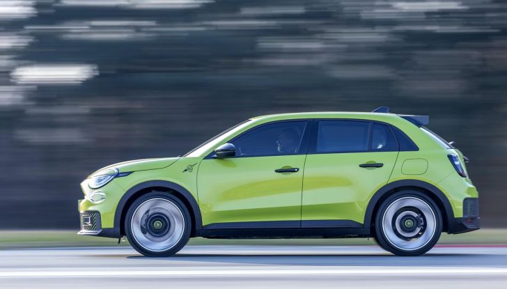 Nuova Abarth 600e: caratteristiche, design, abitacolo, motori, versioni, autonomia e prestazioni - Foto 78 di 131