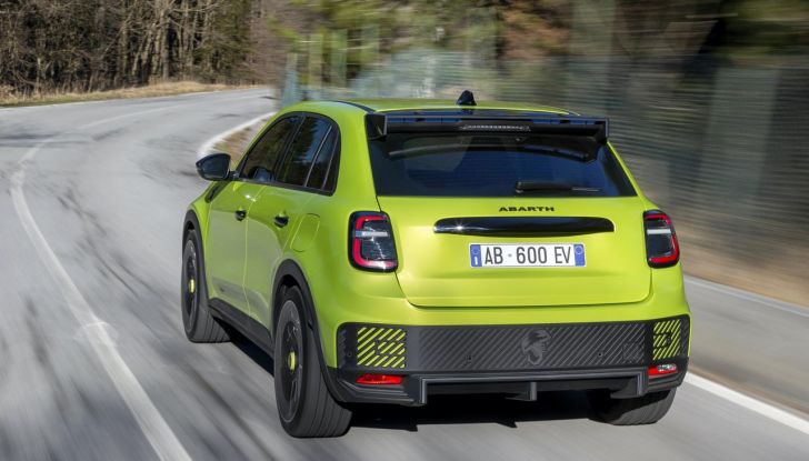 Nuova Abarth 600e: caratteristiche, design, abitacolo, motori, versioni, autonomia e prestazioni - Foto 102 di 131