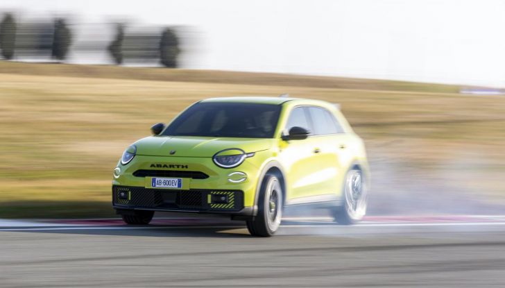 Nuova Abarth 600e: caratteristiche, design, abitacolo, motori, versioni, autonomia e prestazioni - Foto 93 di 131