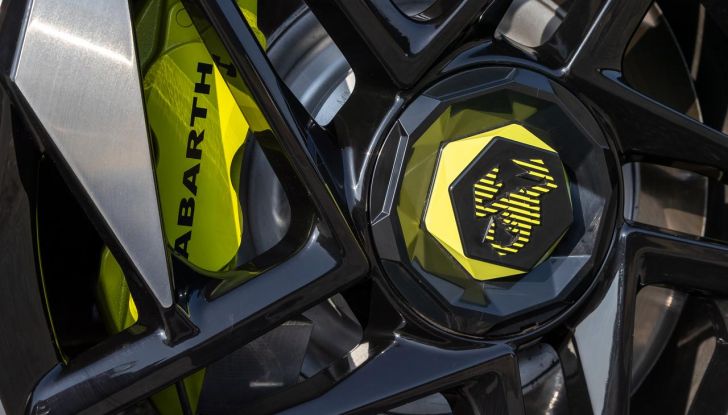 Nuova Abarth 600e: caratteristiche, design, abitacolo, motori, versioni, autonomia e prestazioni - Foto 108 di 131